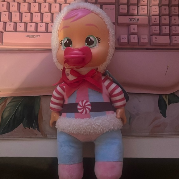 Cry Babies Tiny Cuddles Christmas - 9" Baby - Picture 2 of 10